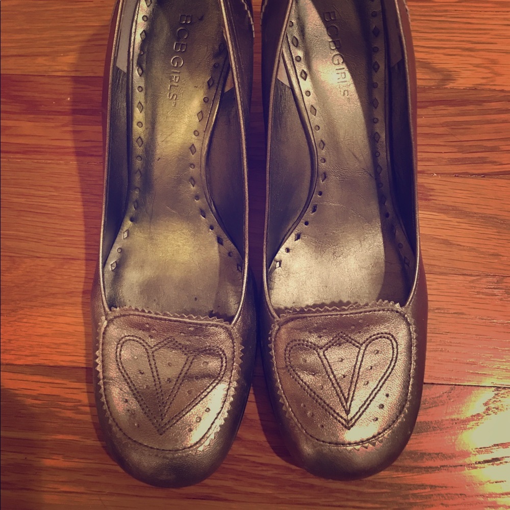 BCBG Girl Size 9.5 (fits like a 9) Pewter shoes.