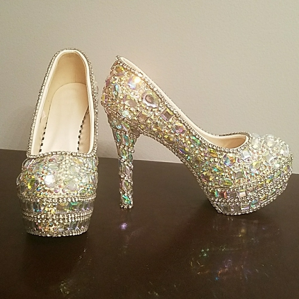 GLAMOROUS HEELS
