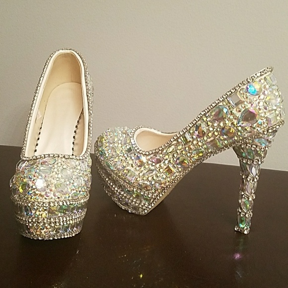 GLAMOROUS HEELS - Picture 2 of 6