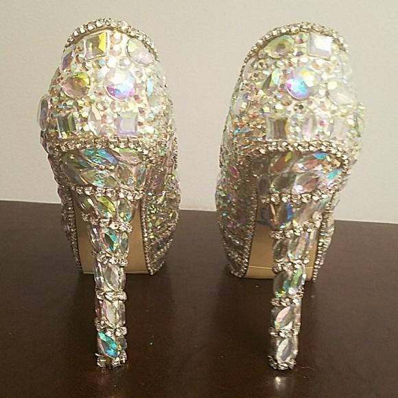 GLAMOROUS HEELS - Picture 3 of 6