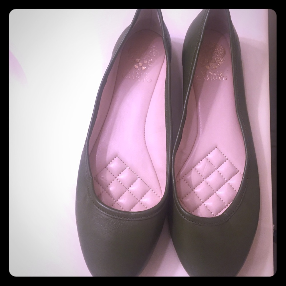 Vince Camuto Size 8.5 Olive Green Flats