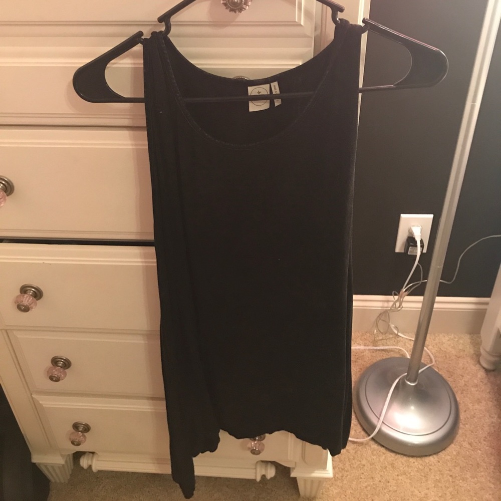 Dark grey top!