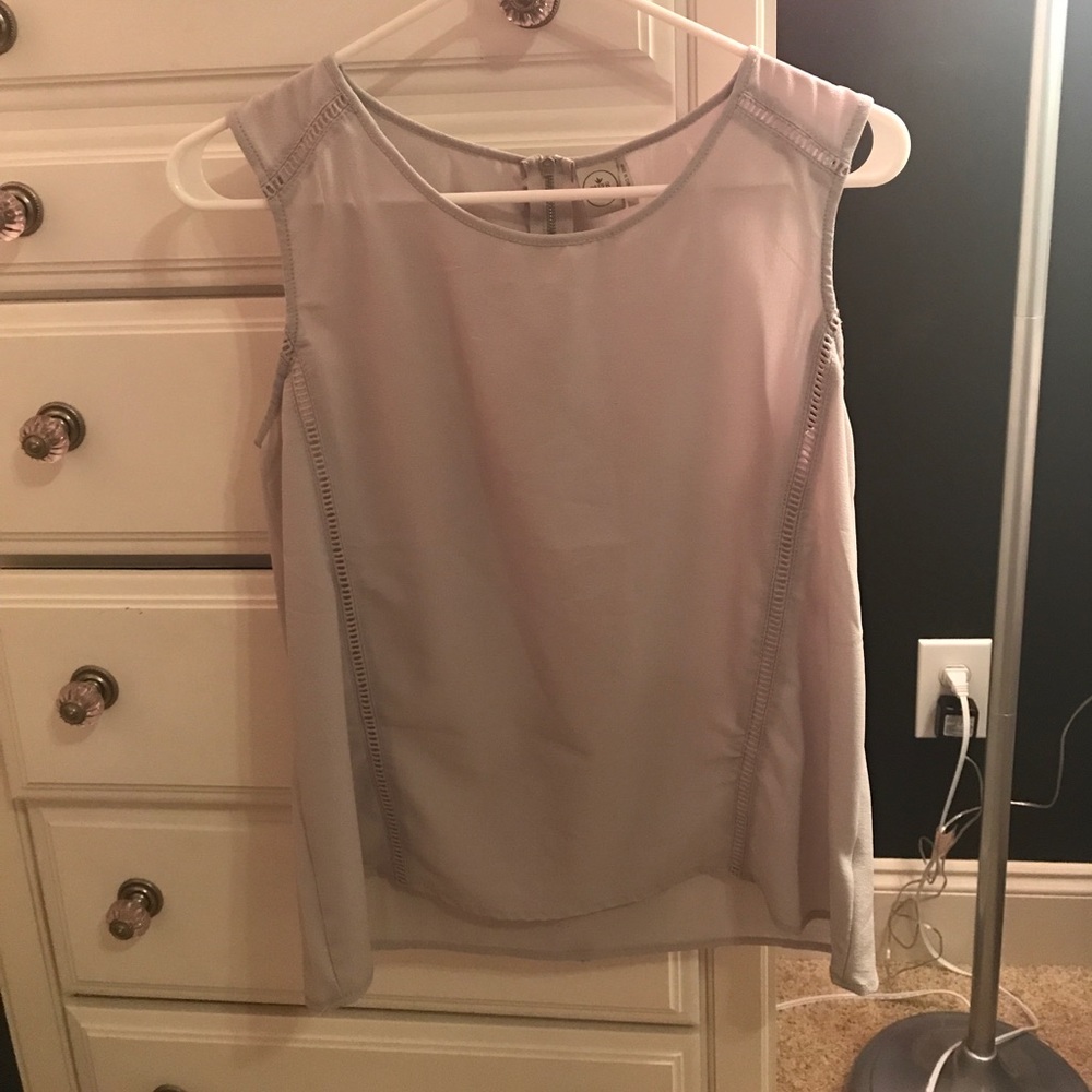 Light grey top!