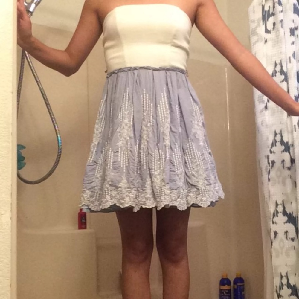 Dress - Picture 3 of 4