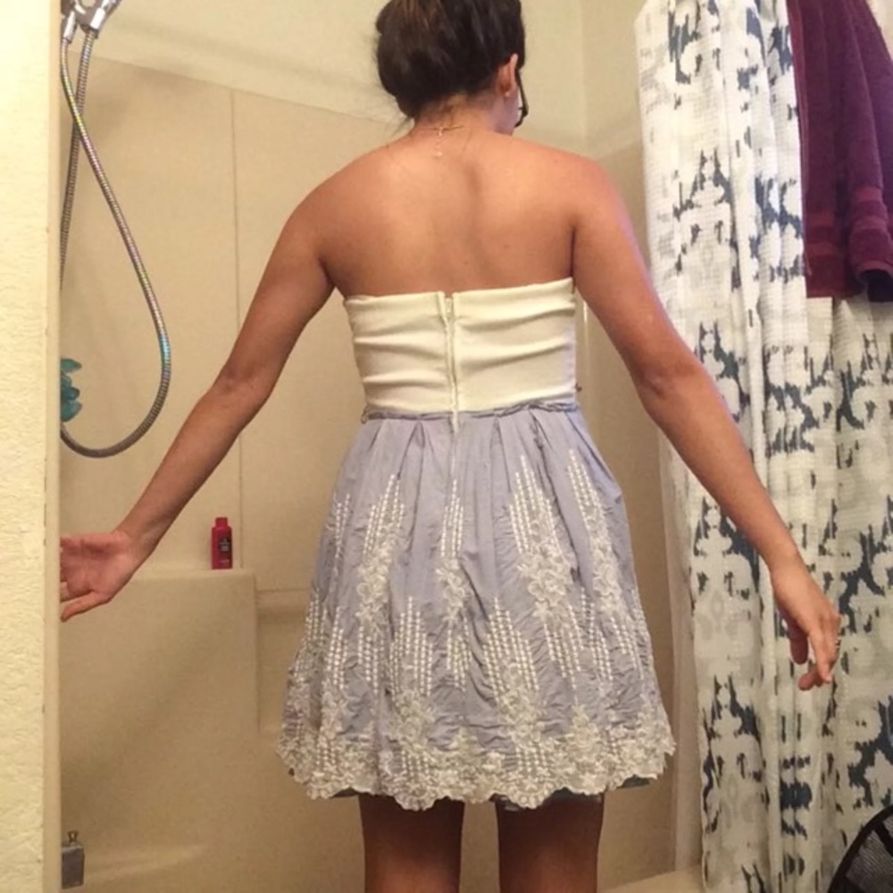 Dress - Picture 4 of 4