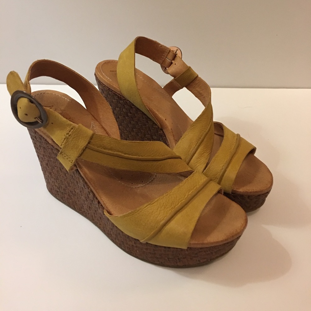 Naya "Estra" Yellow Leather Wedge Sandal size 9