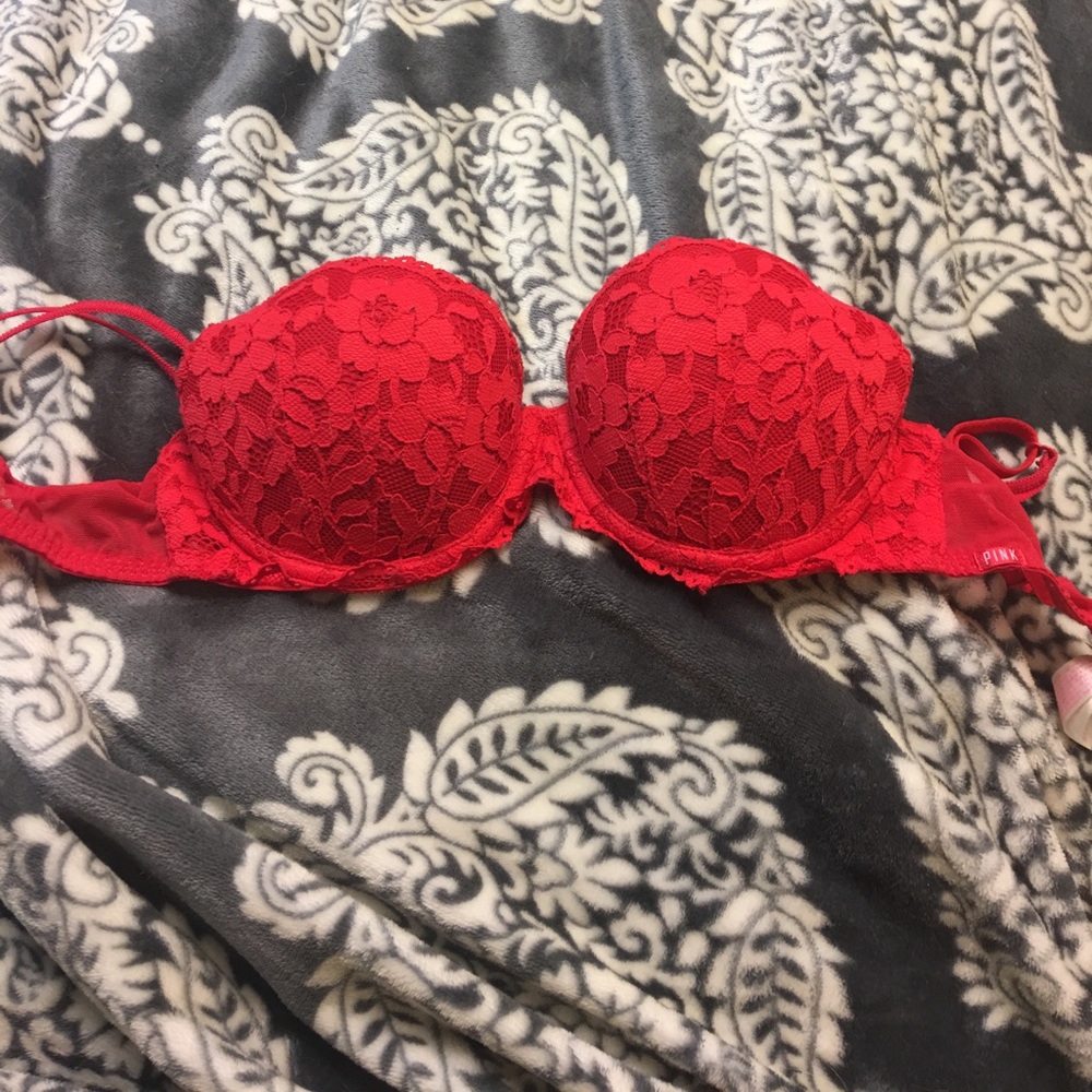 VS Pink Push-Up Date bra.