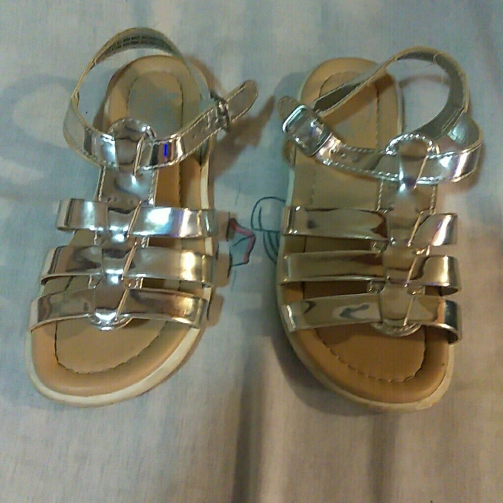 Lil girls silver buckle sandals