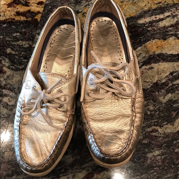 Metallic gold sperrys - Picture 1 of 3