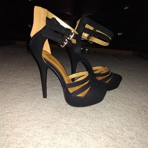 Black closed toe stilettos size 8