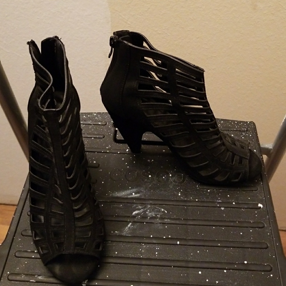 Black Stappy Sandal