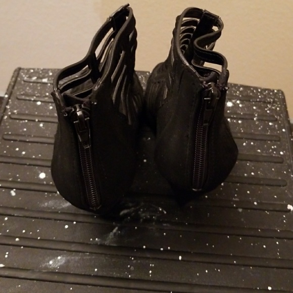 Black Stappy Sandal - Picture 3 of 4