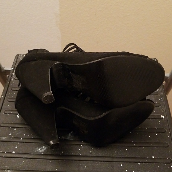 Black Stappy Sandal - Picture 4 of 4