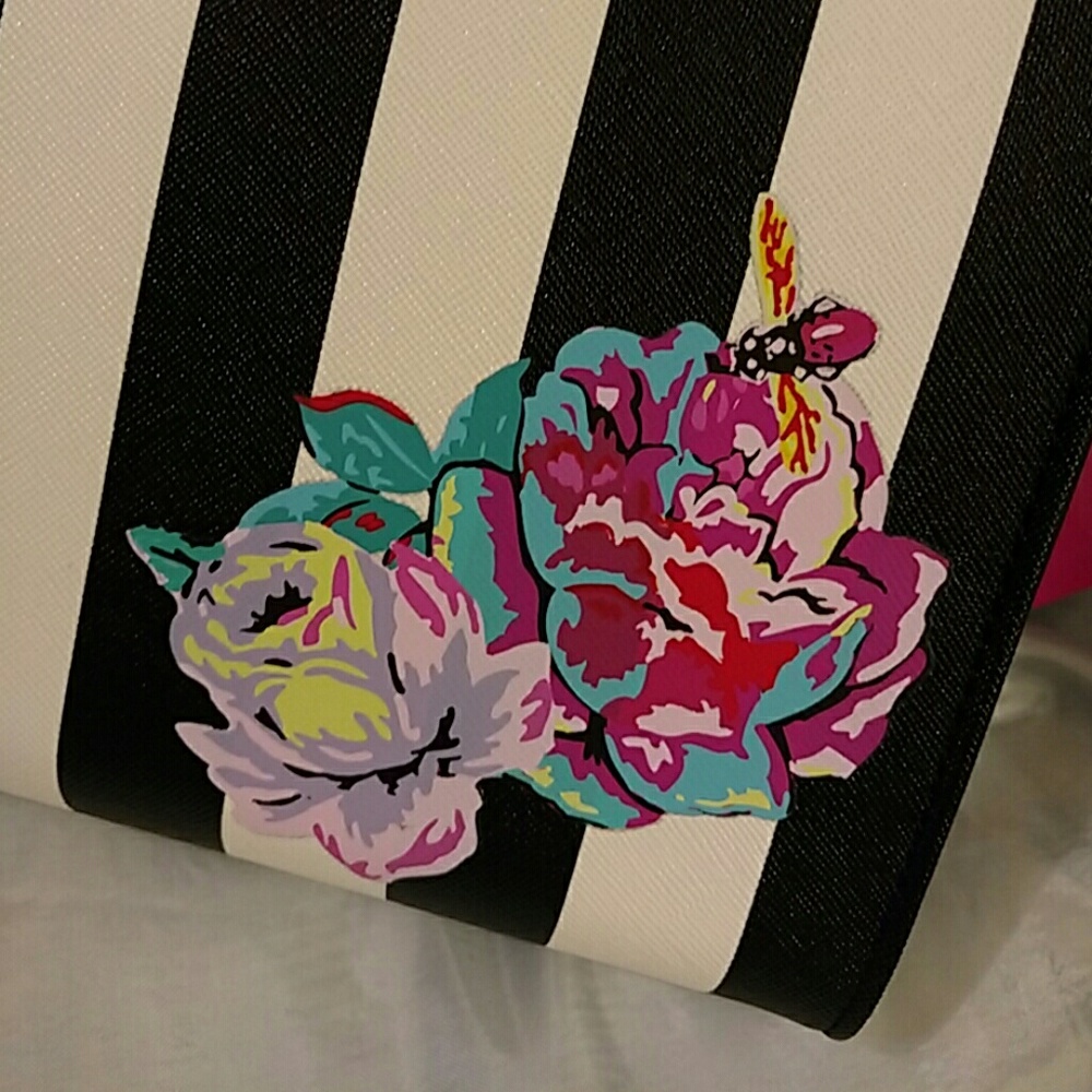 Betsey Johnson cosmetic bag blk wht flower NWT - Picture 2 of 7