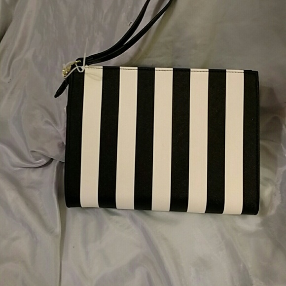 Betsey  Johnson cosmetic bag blk wht flower NWT - Picture 5 of 7