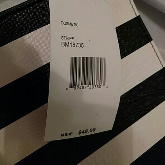 Betsey  Johnson cosmetic bag blk wht flower NWT - Picture 7 of 7