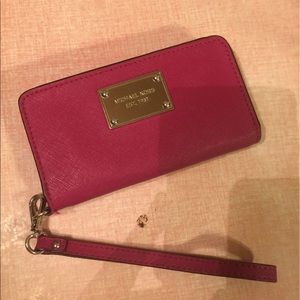 Michael Kors wristlet w/zipper change & cc slot