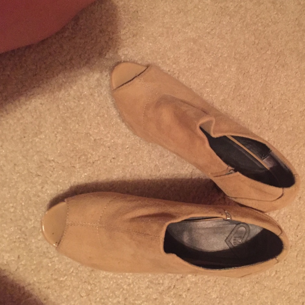 Tan wedges