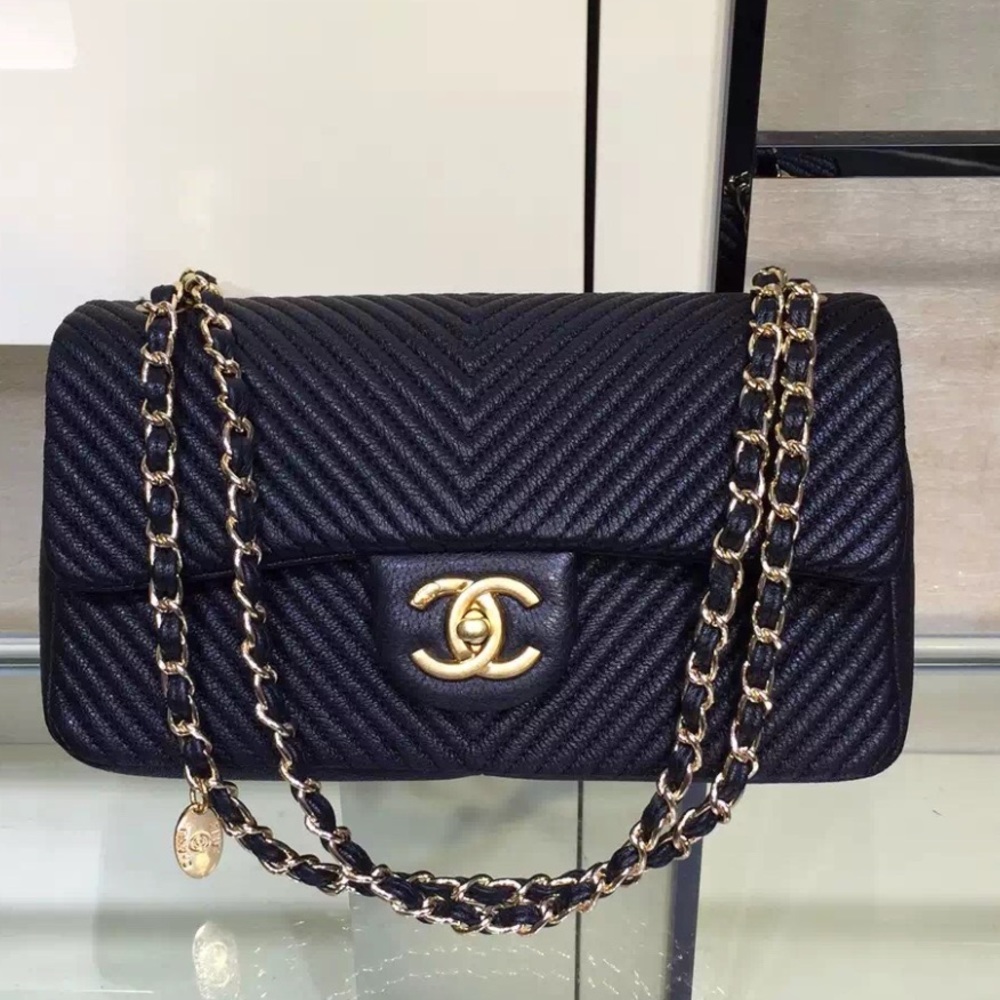 ⭐️SOLD Sorry⭐️ Chanel Chevron Medium Flap