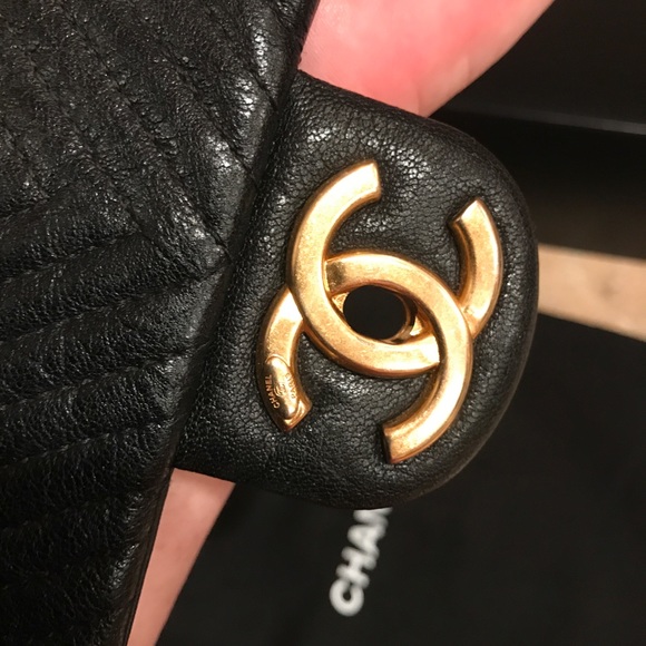 ⭐️SOLD Sorry⭐️ Chanel Chevron Medium Flap - Picture 2 of 7