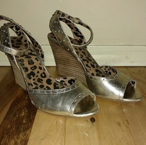 Jessica Simpson Gold Wedges