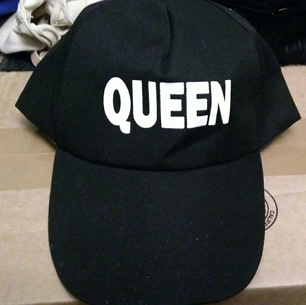 Queen adjustable cap