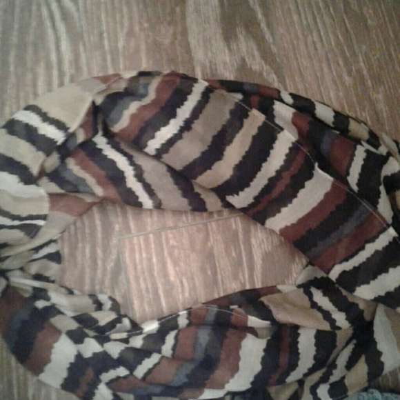 Scarfs - Picture 2 of 4