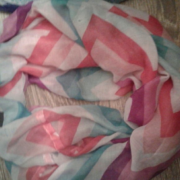 Scarfs - Picture 4 of 4