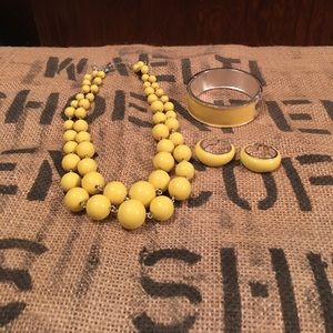 Yellow beaded necklace with bracelet/earrings