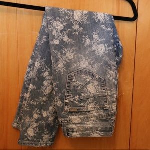 Dear John Size 25 Floral Capris