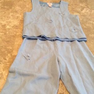 A beautiful 2-piece set of blue and w/ 🦋