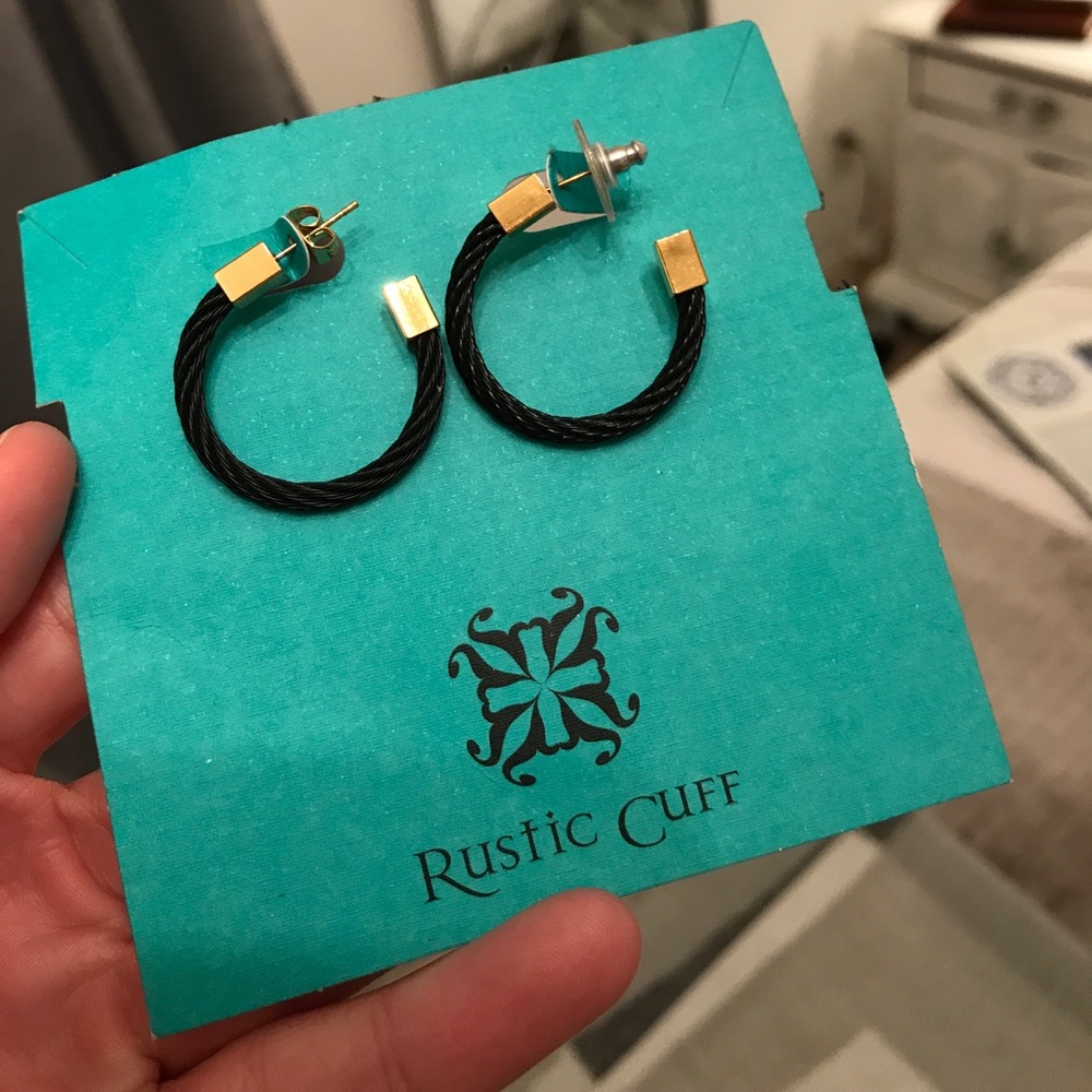 ❌SOLD❌NWOT RUSTIC CUFF black leather/ gold accents