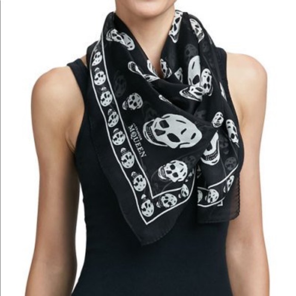Alexander McQueen Accessories - Alxander McQueen' s scarf