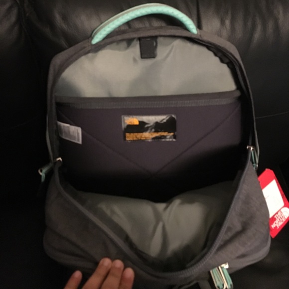 North Face Recon Women's Backpack - Picture 2 of 4