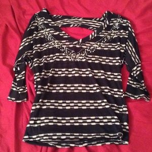 Black V-Neck Quarter Sleeved Top