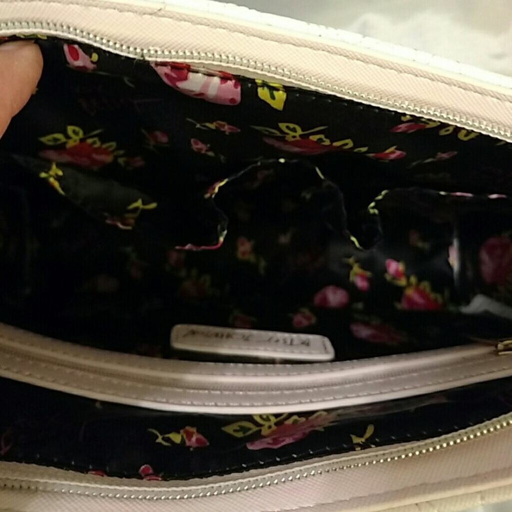 Betsey johnson cosmetic bag blk wht pale pink NWT - Picture 7 of 7