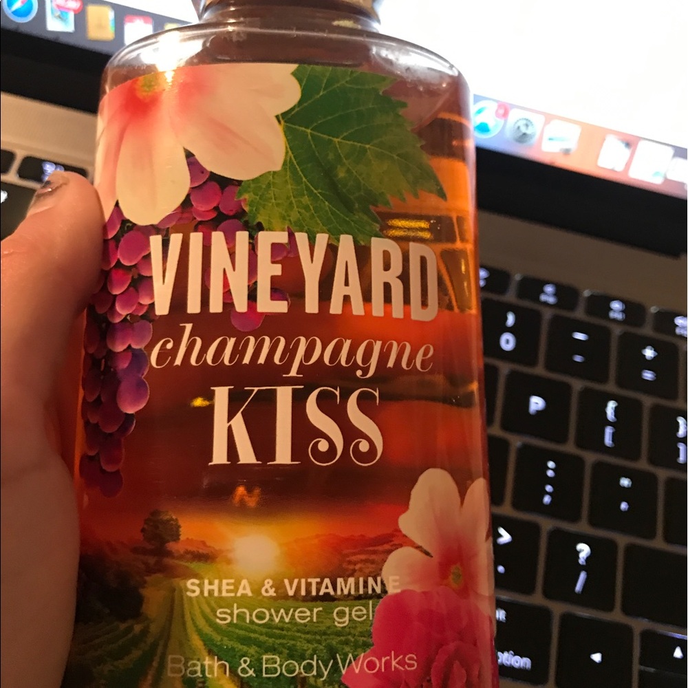 VINEYARD CHAMPAGNE KISS body wash