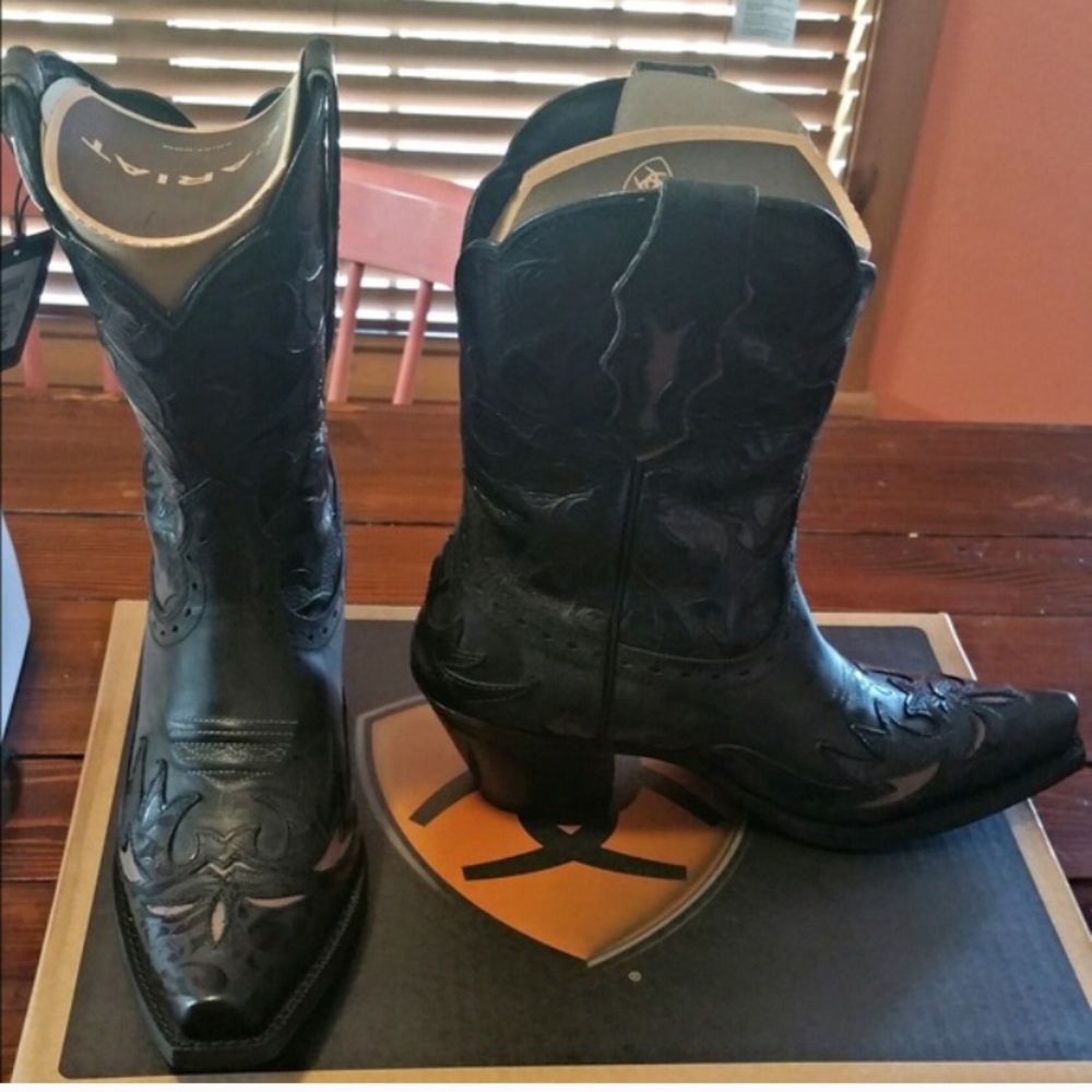Ariat cowgirl boots