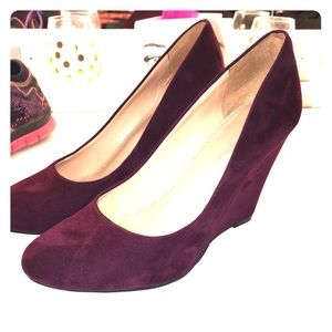 Burgundy velvet sued wedges