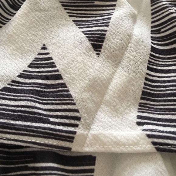 💋LAST ONE!!💋Off The Shoulder Patterned Romper - Picture 4 of 6