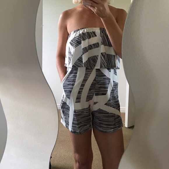 💋LAST ONE!!💋Off The Shoulder Patterned Romper - Picture 5 of 6