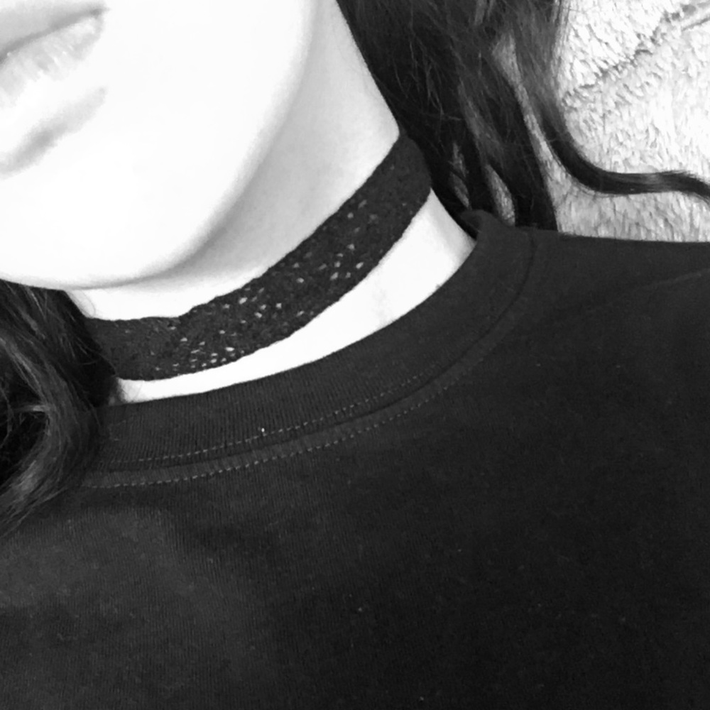 Lace crochet choker