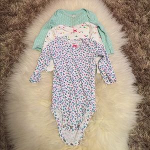 Set of onesies