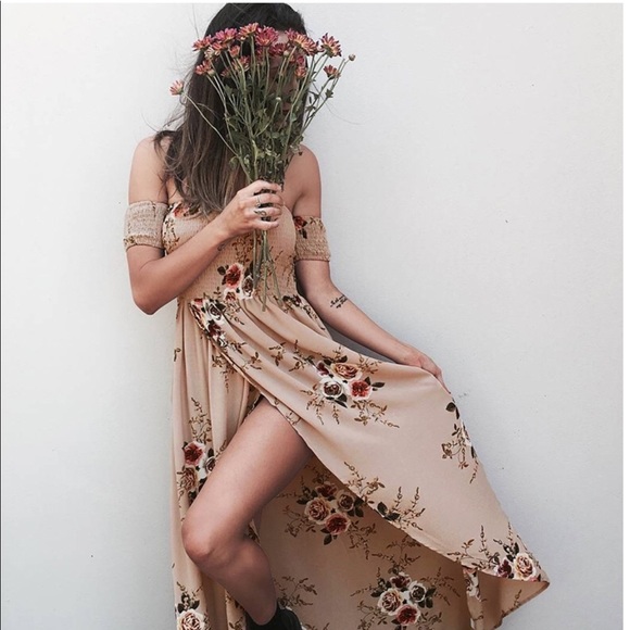 JUST IN! ✨Off Shoulder Floral Pattern Maxi Dress✨ - Picture 2 of 5