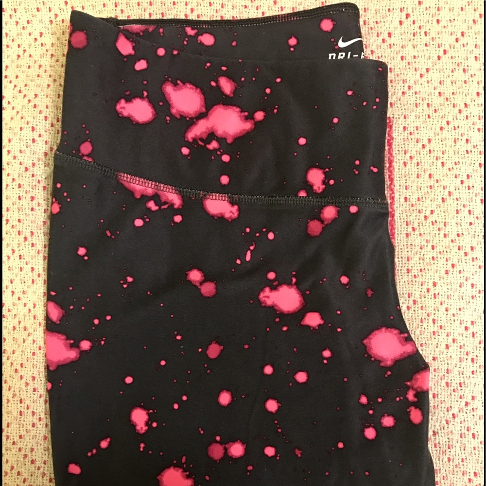Nike Workout Leggings (Fits like a M)