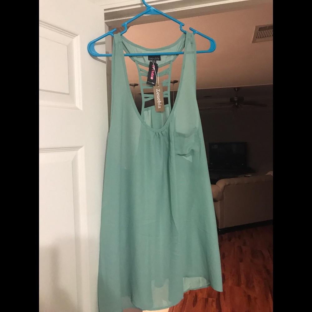 Zenobia plus size light green Flowy tank
