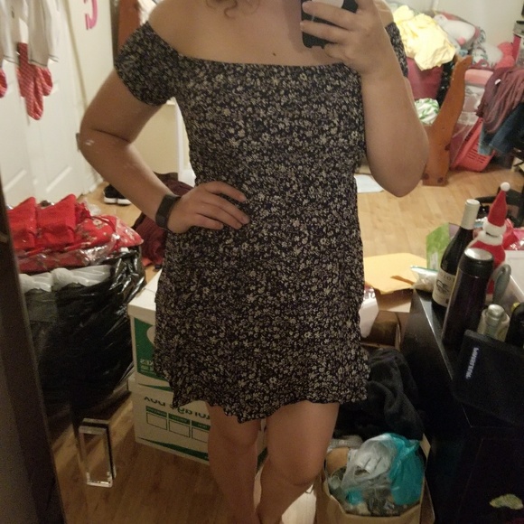 πLAST CHANCE Off the Shoulder Dress - Picture 2 of 3