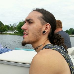 Meet your Posher, Dennis