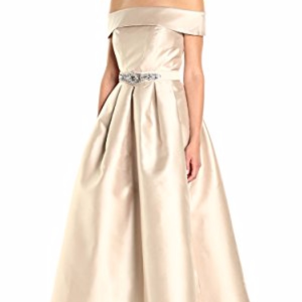 Eliza J Women's Off the Shoulder Roll Collar Ball