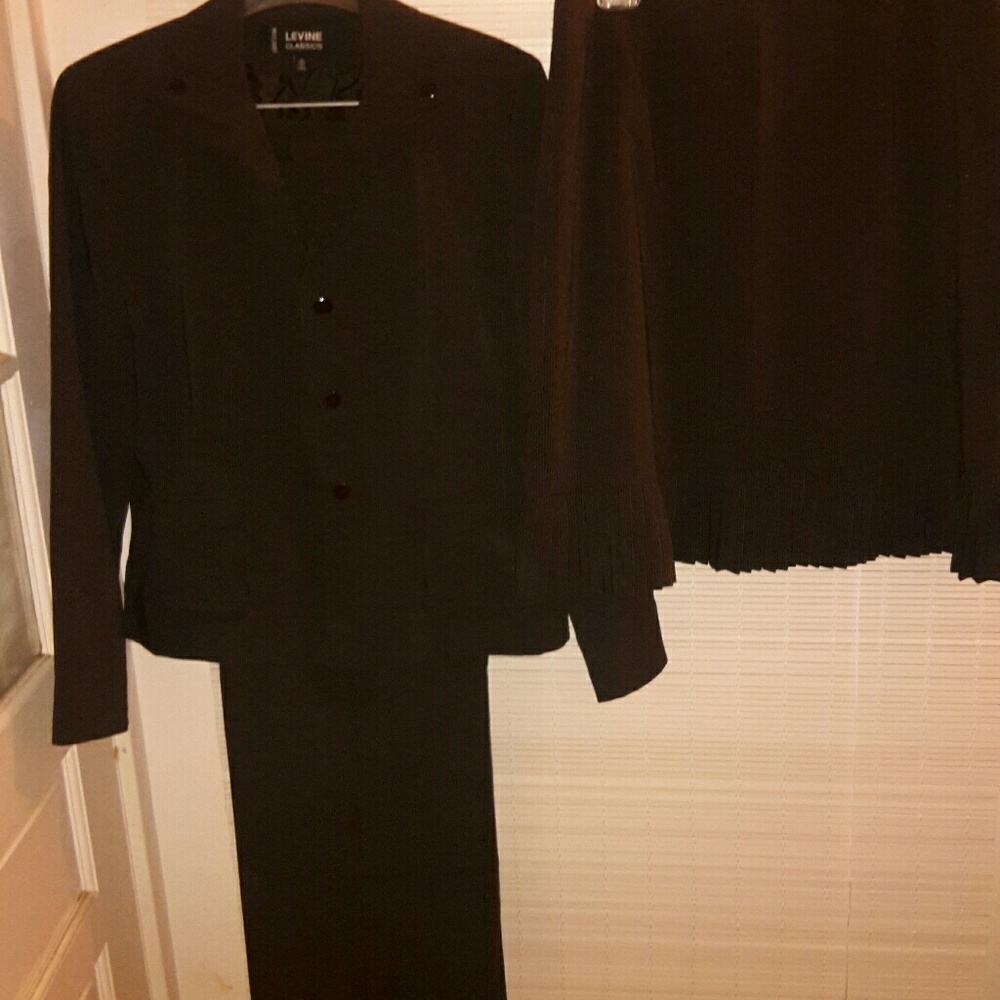 CLOSING CLOSET..ALL ITEMS DISCOUNTED